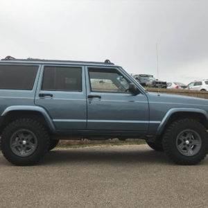 Old Man Emu + CORE + JKS + DPG 2.5″ Super Ultimate Jeep XJ Cherokee Hybrid Suspension Lift Kit (1984-2001)
